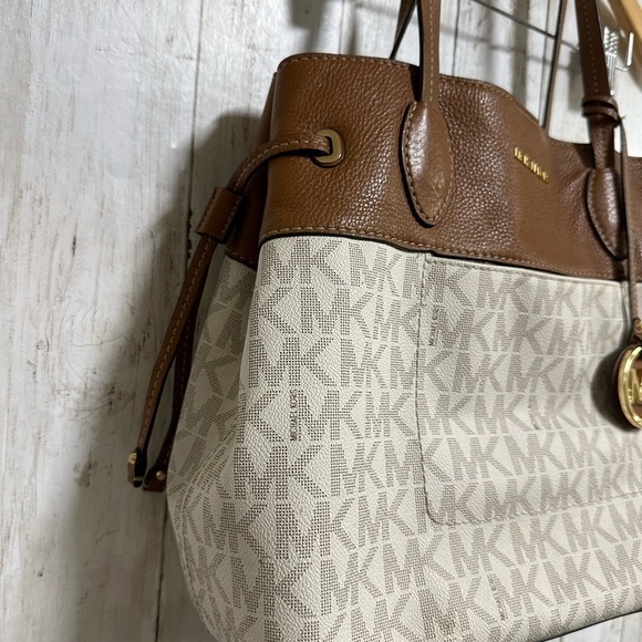 Michael Kors Marina North South Large Drawstring Tote - Picture 6 of 10